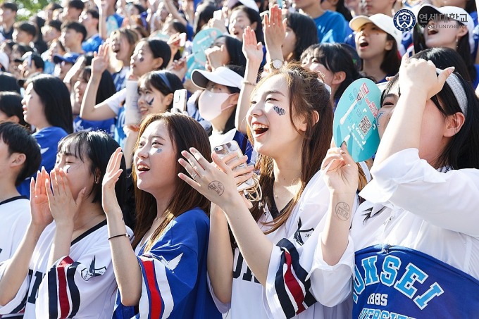 Đại học ở Hàn Quốc bỏ bài luận với du học sinh